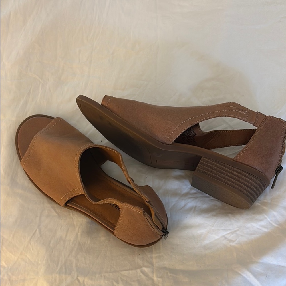 Lucky Brand Tan Sandals with Closed Toe and Low Heel